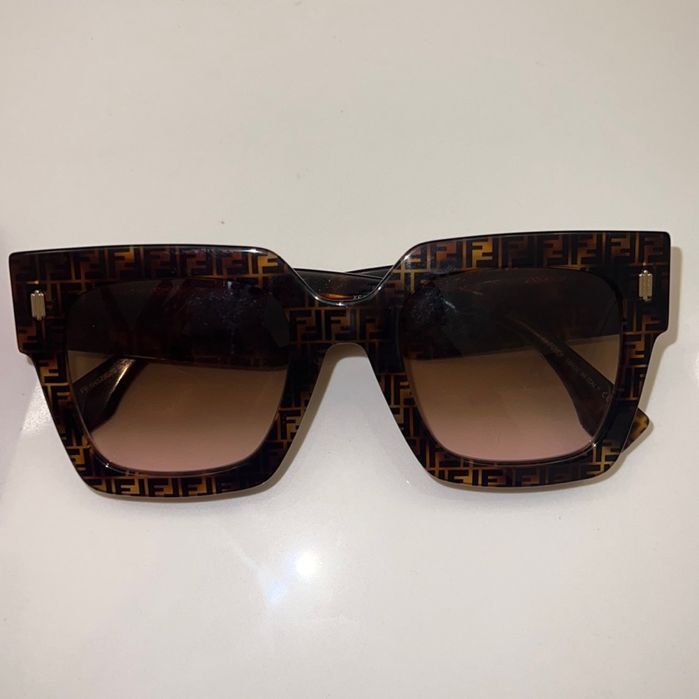 Fendi sunglass